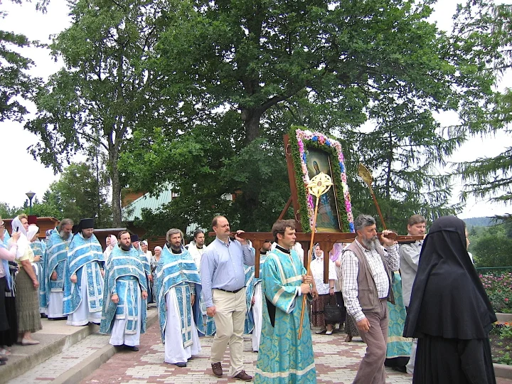 Pühtitsa convent, July 2011: pilgrims' photo 2
