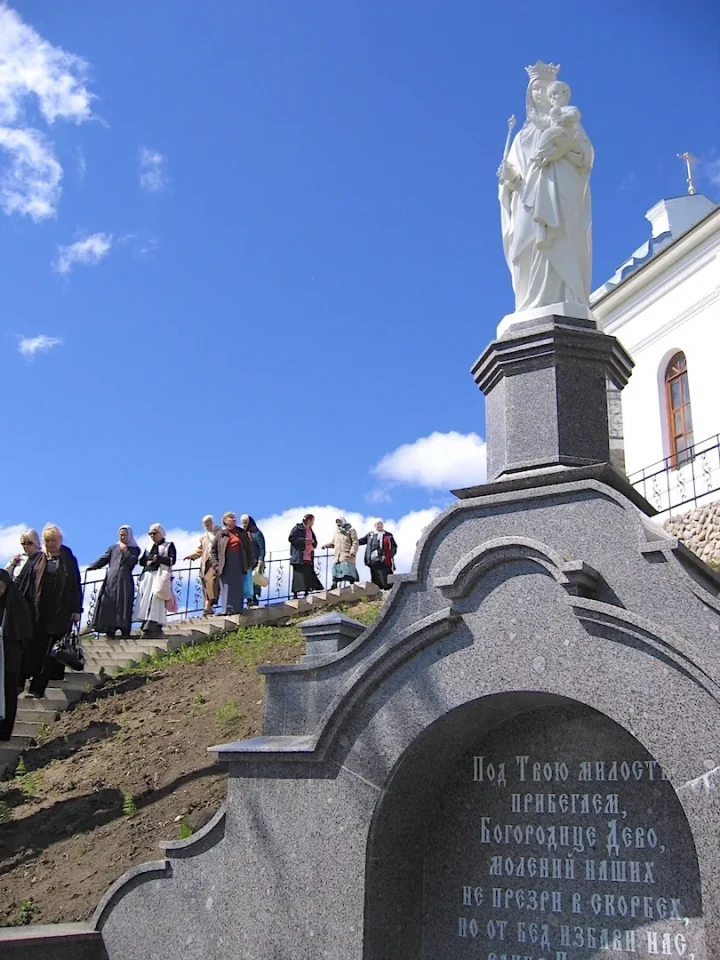 Alexander-Svirsky monastery, June 2009: pilgrims' photo 2