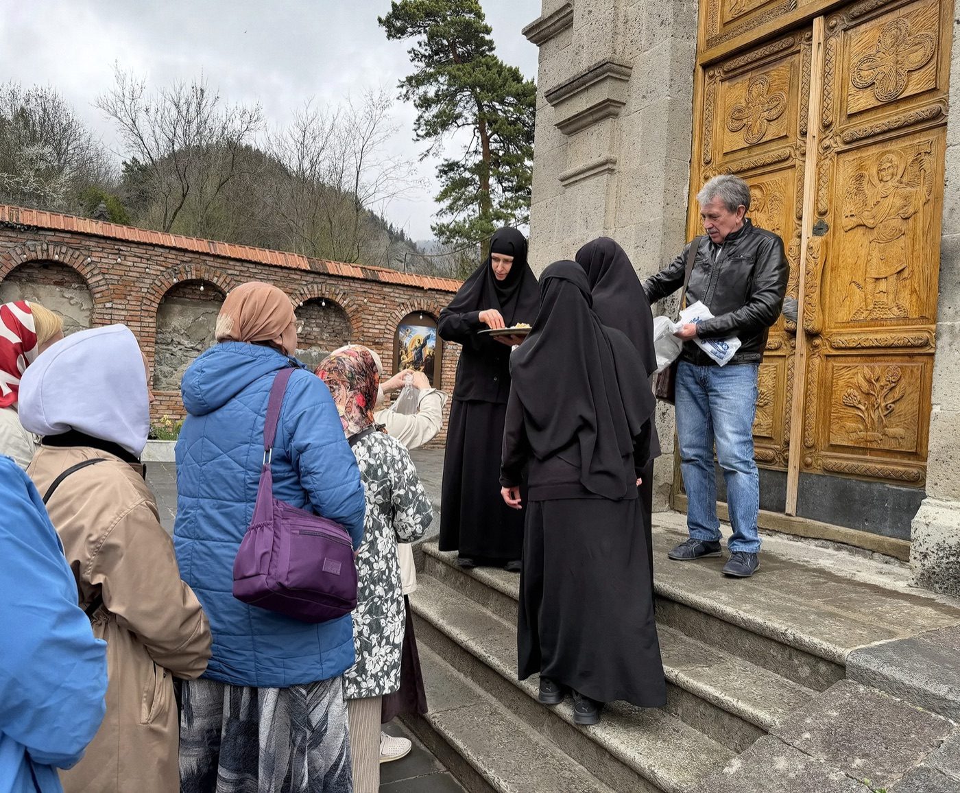 Pilgrims of our group at the church entrance, the nuns greet them at the doors